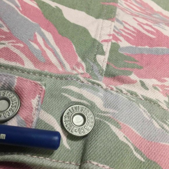 Levi's Strauss & Co M Camo Denim Vest Button Front - Picture 11 of 12